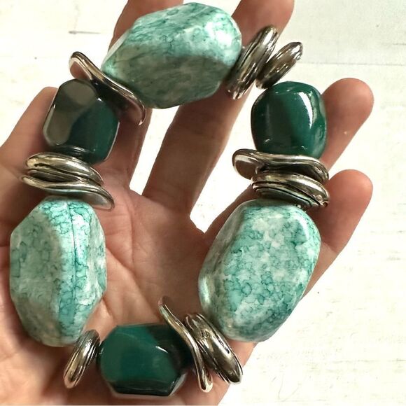 Silver tone green chunky stretchy beaded bracelet - Picture 3 of 6